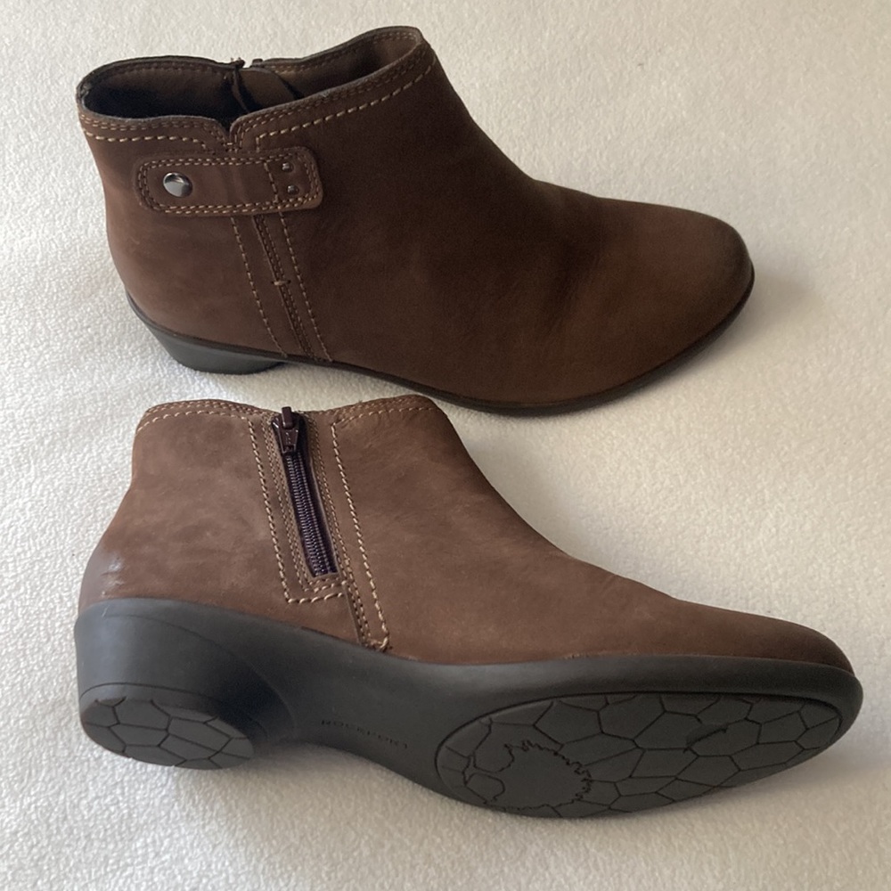 Rockport Suede Tan Booties - Picture 5 of 7